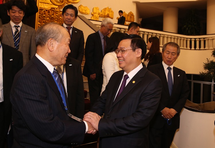 Phó Thủ tướng Vương Đình Huệ và Phó Chủ tịch FEC Yoshihiko Nakagaki. Ảnh: VGP