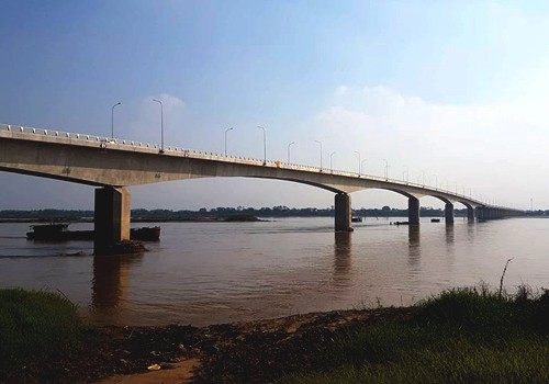 Cầu Văn Lang dài 1,5 km chưa kể đường dẫn hai bên đầu cầu.