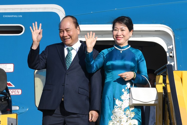 Thủ tướng Nguyễn Xuân Phúc và Phu nhân đến sân bay quốc tế Vienna, bắt đầu chuyến thăm chính thức Cộng hòa Áo. Ảnh VGP