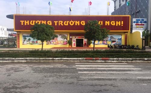 Thương Trường Hữu Nghị - một trong những cửa hàng chuyên phục vụ khách Trung Quốc theo "tour 0 đồng".