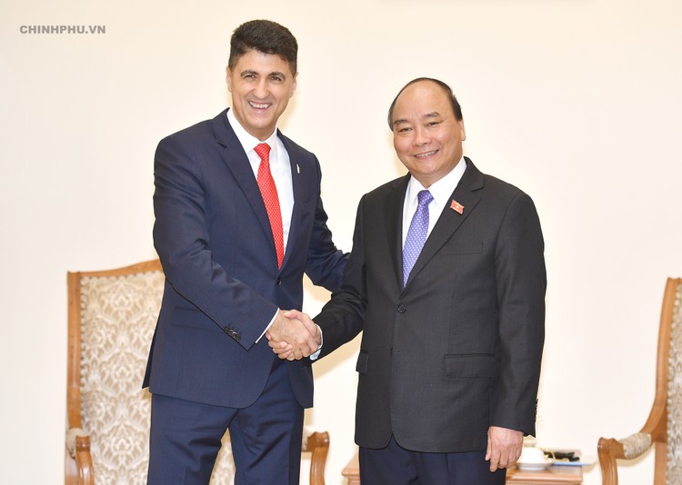 Thủ tướng Nguyễn Xuân Phúc tiếp Chủ tịch Tập đoàn Coca-Cola Cali Dragan. Ảnh: VGP