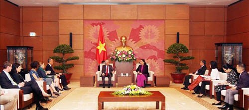 Phó Chủ tịch Thường trực Quốc hội Tòng Thị Phóng tiếp đoàn lãnh đạo các cơ quan LHQ tại Việt Nam. Ảnh: TTXVN