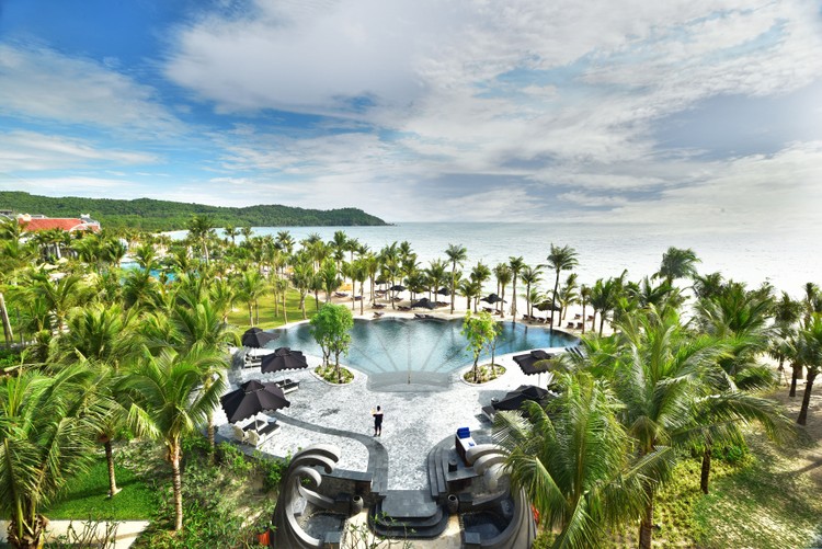 Bể bơi hình con sò nổi tiếng của khu nghỉ dưỡng JW Marriott Phu Quoc Emerald Bay