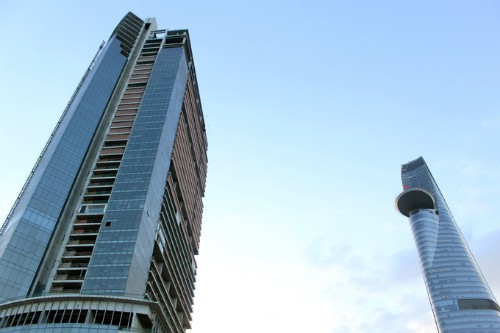 Dựa vào Nghị quyết 42, các ngân hàng đang đẩy mạnh thu giữ tài sản đảm bảo, trong đó cao ốc Sài Gòn One Tower cũng là một trường hợp.