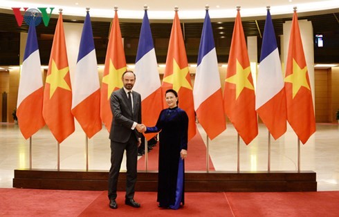 Chủ tịch Quốc hội Nguyễn Thị Kim Ngân và Thủ tướng Pháp Édouard Philippe. Ảnh: VOV