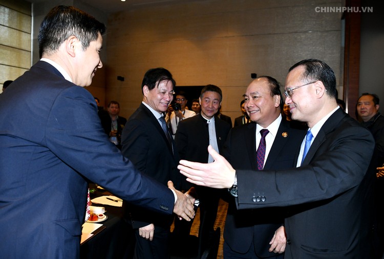 Thủ tướng Nguyễn Xuân Phúc đến dự cuộc tọa đàm với các tập đoàn hàng đầu Trung Quốc. Ảnh: VGP