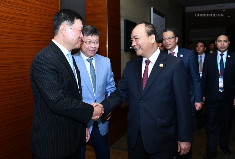 Thủ tướng Nguyễn Xuân Phúc và Phó Chủ tịch, Tổng giám đốc Tập đoàn Tài chính Bình An Tống Thành Lập. Ảnh: VGP