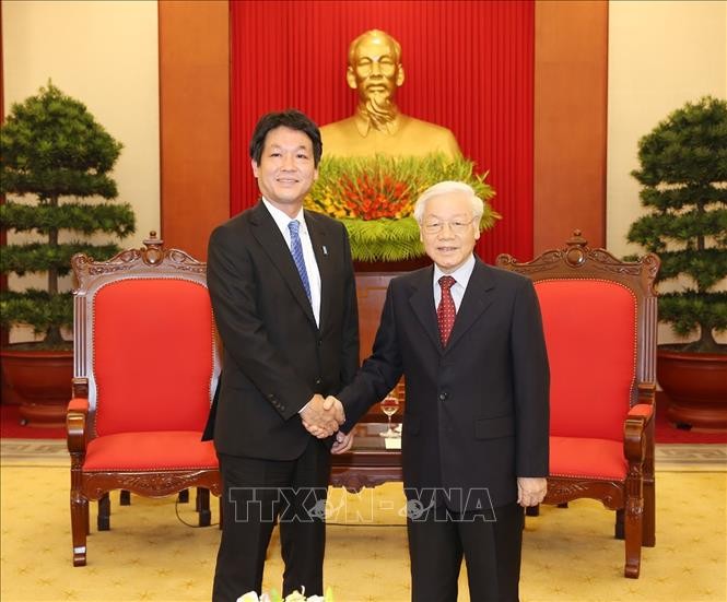 Tổng Bí thư, Chủ tịch nước Nguyễn Phú Trọng và Hạ nghị sĩ Sonoura Kentaro, Đặc phái viên của Thủ tướng Nhật Bản Shinzo Abe