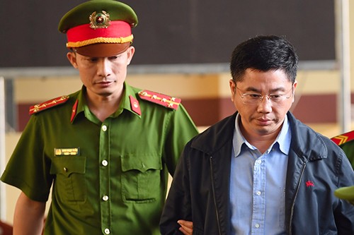 Bị cáo Nguyễn Văn Dương xuất hiện tại phiên xử vụ án đánh bạc nghìn tỷ ở Phú Thọ. 