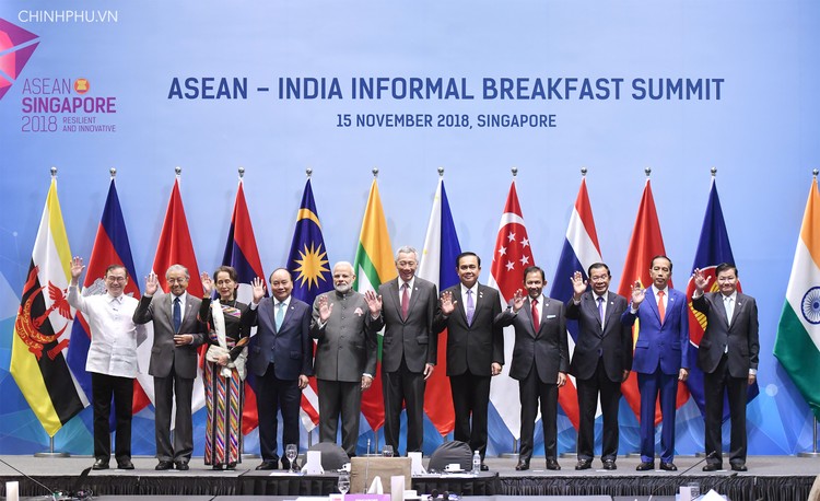 Các nhà lãnh đạo ASEAN và Ấn Độ tại cuộc làm việc. Ảnh: VGP