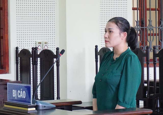 Bị cáo Lương Thị Huyền tại phiên tòa.