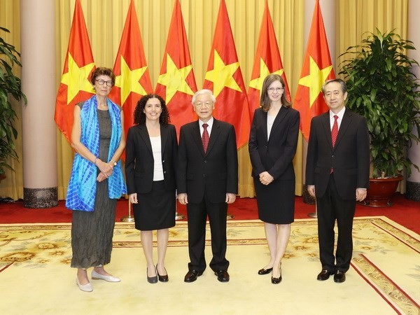 Tổng Bí thư, Chủ tịch nước Nguyễn Phú Trọng với các Đại sứ.
