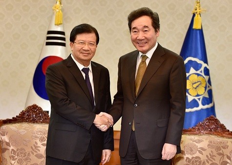 Phó Thủ tướng Trịnh Đình Dũng hội kiến Thủ tướng Hàn Quốc Lee Nak Yeon - Ảnh: VGP
