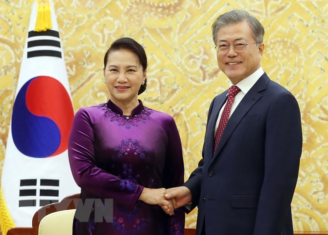 Chủ tịch Quốc hội Nguyễn Thị Kim Ngân hội kiến Tổng thống Hàn Quốc Moon Jae-in.