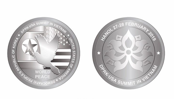 Mẫu thiết kế đồng xu bằng bạc kỷ niệm hội nghị thượng đỉnh Mỹ - Triều lần 2 ở Việt Nam do Việt Nam phát hành.