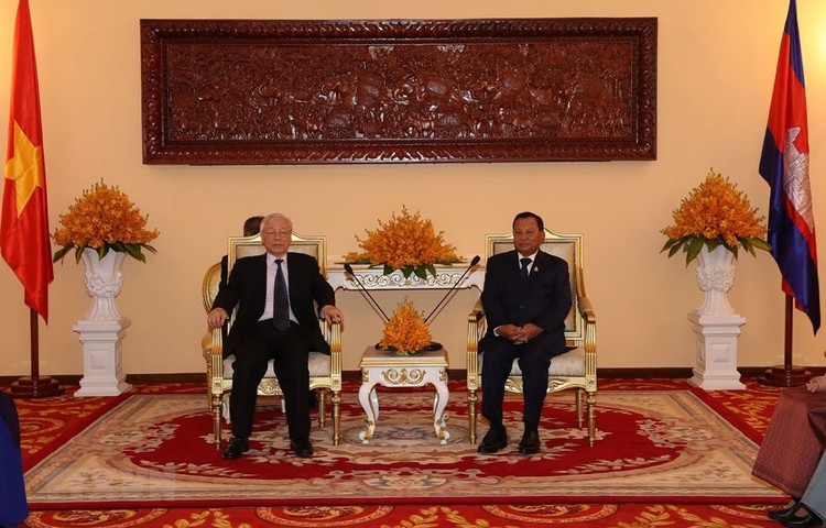 Tổng Bí thư, Chủ tịch nước Nguyễn Phú Trọng hội kiến với Chủ tịch Thượng viện Campuchia Samdech Say Chhum. Ảnh: TTXVN