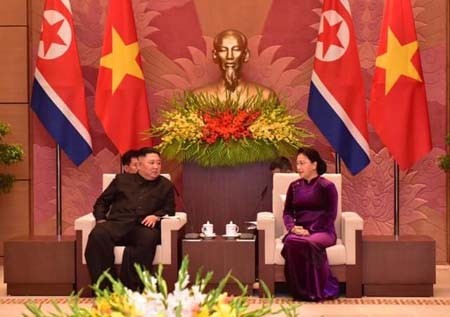 Chủ tịch Quốc hội Nguyễn Thị Kim Ngân và Chủ tịch Triều Tiên Kim Jong Un. Ảnh: VGP