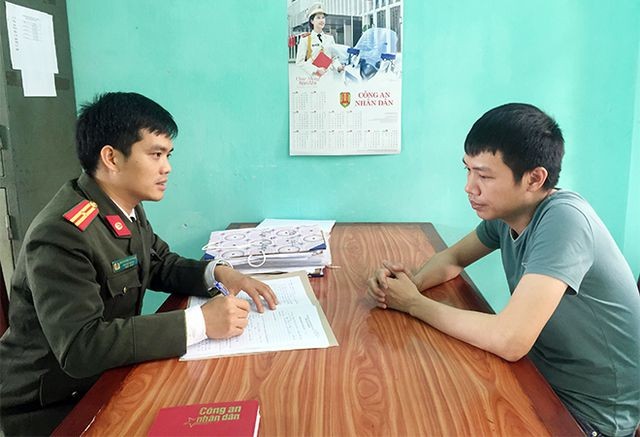 Cơ quan ANĐT Công an tỉnh Phú Thọ làm việc với đối tượng Phạm Tiến Cương 