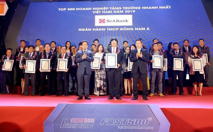 SeABank được vinh danh trong Top 500 doanh nghiệp tăng trưởng nhanh nhất Việt Nam
