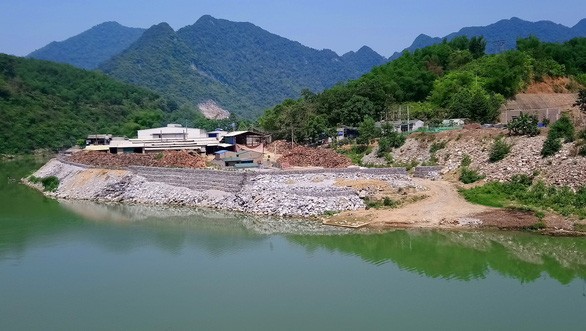 Hiện trường Hợp tác xã Hợp Phát ở huyện Quan Hóa (Thanh Hóa) lấn chiếm sông Mã trái phép 
