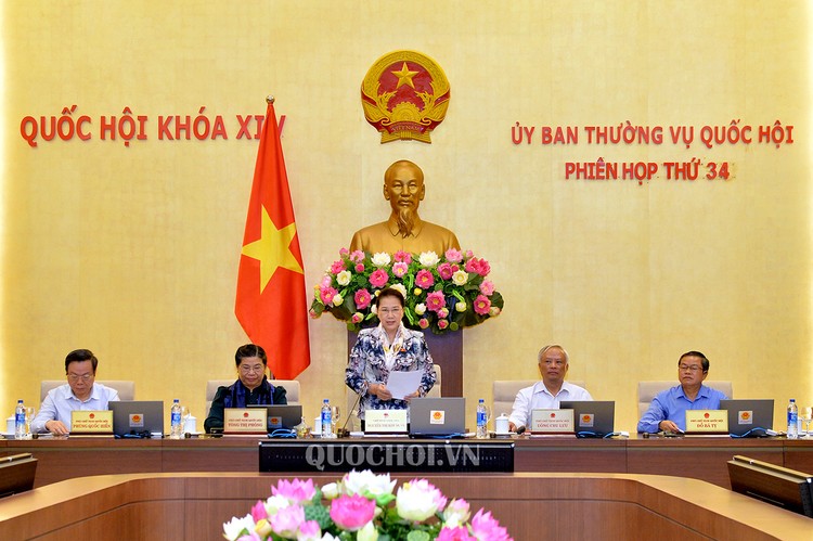 Chủ tịch Quốc hội Nguyễn Thị Kim Ngân phát biểu khai mạc phiên họp.