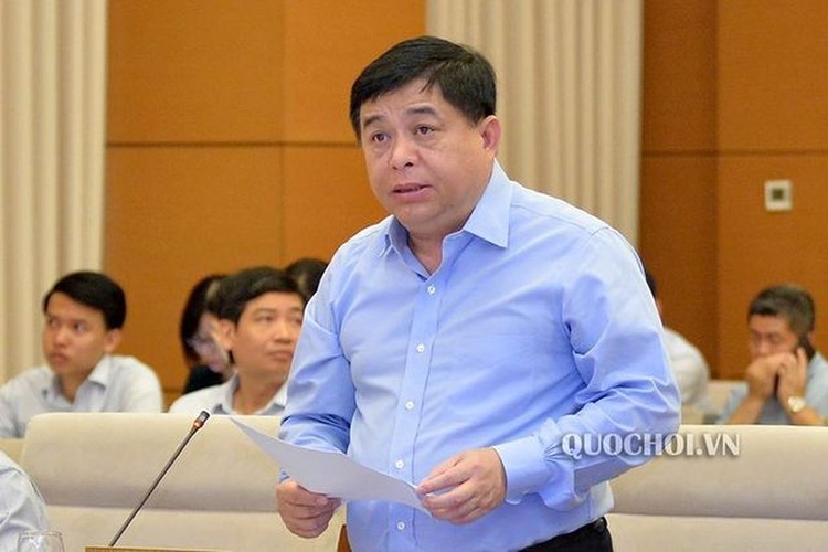 Bộ trưởng KH-ĐT Nguyễn Chí Dũng trình bày báo cáo của Chính phủ trước UB Thường vụ Quốc hội. Ảnh: Quốc hội
