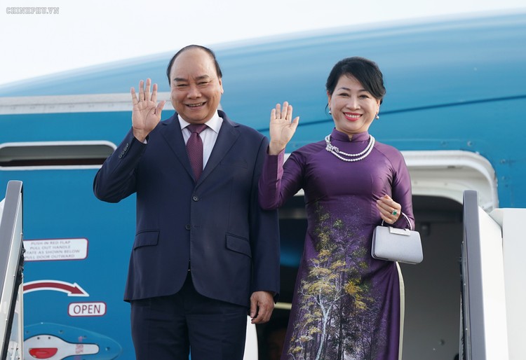 Thủ tướng Nguyễn Xuân Phúc và Phu nhân tới Sân bay Pulkovo 1, TP. Saint Petersburg, bắt đầu chuyến thăm chính thức Liên bang Nga. Ảnh: VGP