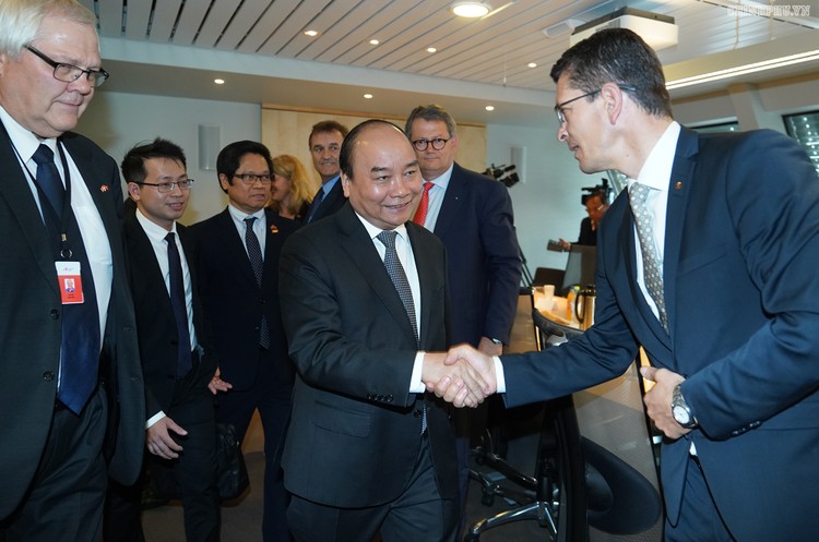 Thủ tướng Nguyễn Xuân Phúc gặp gỡ các tập đoàn hàng đầu Na Uy. Ảnh VGP