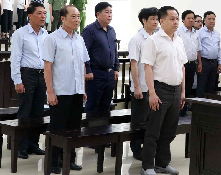 5 bị cáo tại phiên phúc thẩm mở từ ngày 10/6 ở TAND Cấp cao ở Hà Nội. Ảnh: TTXVN