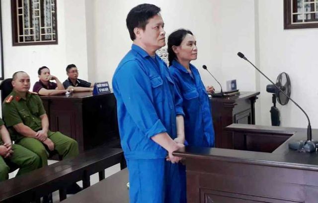 Hai bị cáo Nguyễn Văn Lẫm và Phạm Thị Quyết tại phiên tòa xét xử