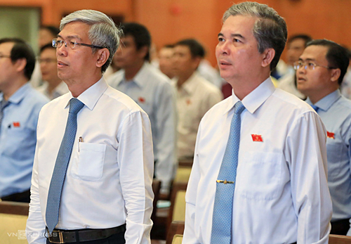 Phó chủ tịch Võ Văn Hoan (trái) và Ngô Minh Châu