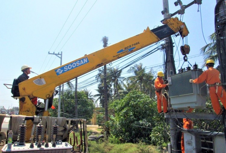 Một số hình ảnh thi công lưới điện trung áp tại Khánh Hòa