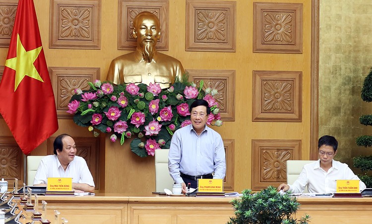 Phó Thủ tướng Phạm Bình Minh phát biểu tại phiên họp. Ảnh: VGP