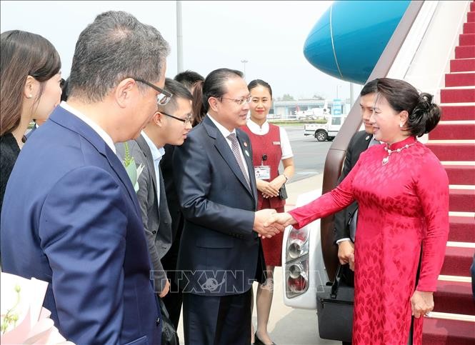 Đại diện lãnh đạo Quốc hội Trung Quốc đón Chủ tịch Quốc hội Nguyễn Thị Kim Ngân tại Sân bay Quốc tế Bắc Kinh