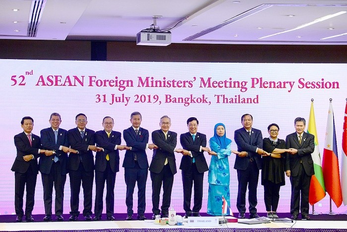 Phó Thủ tướng, Bộ trưởng Ngoại giao Phạm Bình Minh cùng các Bộ trưởng Ngoại giao ASEAN tại Phiên toàn thể AMM-52, ngày 31/7/2019, tại Bangkok, Thái Lan.