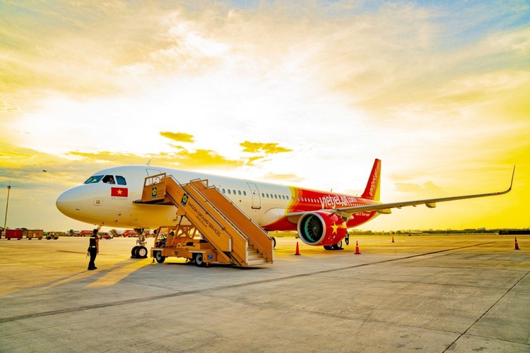 Kết quả kinh doanh 6 tháng đầu năm của Vietjet cho thấy, mảng dịch vụ vận tải hàng không đạt doanh thu 20.148 tỷ đồng, tăng trưởng 22% và lợi nhuận trước thuế đạt 1.563 tỷ đồng, tăng trưởng 16% so với cùng kỳ năm trước.