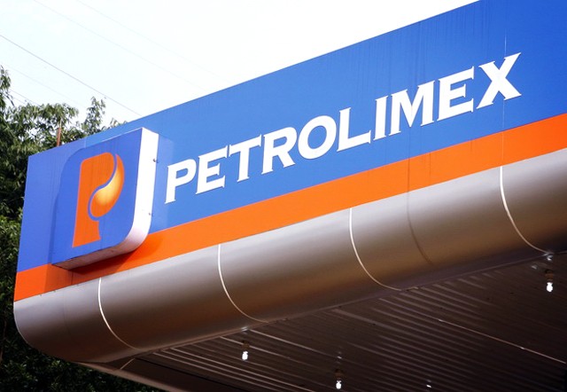 Petrolimex thu về gần 2.000 tỷ đồng qua 2 đợt chào bán cổ phiếu quỹ từ đầu 2019. Ảnh: PLX