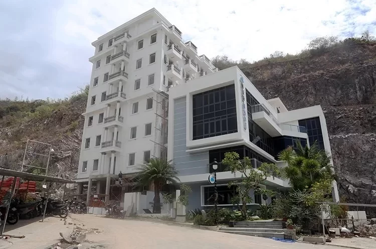 Một căn nhà xây sai quy hoạch, vượt tầng trong dự án do ông Hùng thực hiện tại Nha Trang.