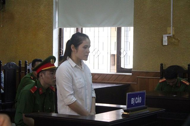 Nữ quái Nguyễn Thị Oanh tại phiên tòa.