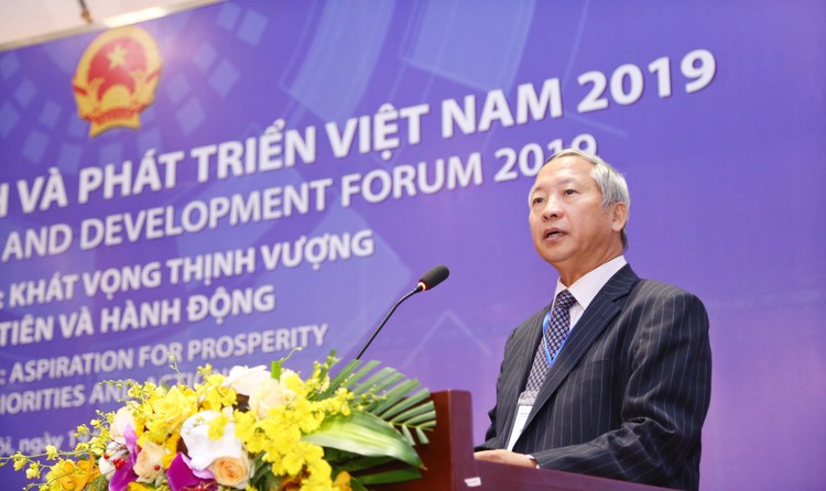 TS. Cao Viết Sinh, Nguyên Thứ trưởng Bộ Kế hoạch và Đầu tư phát biểu tại VRDF 2019. Ảnh: Lê Tiên