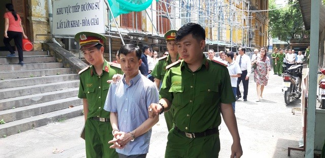 Bị cáo Trần Minh Luận cầm đàu nhóm buôn lậu.