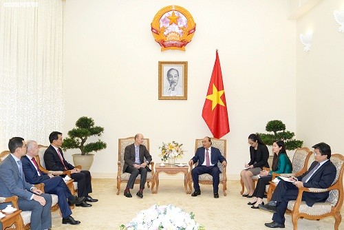 Thủ tướng Nguyễn Xuân Phúc tiếp đoàn các nhà đầu tư nước ngoài có dự định đầu tư vào Việt Nam - Ảnh: VGP