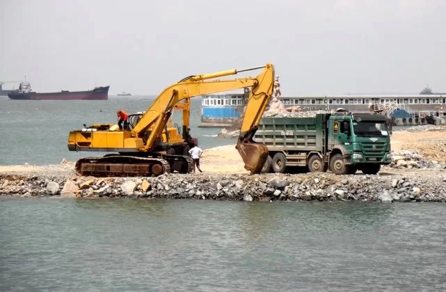 Doanh nghiệp đang lấn biển 200 m từ bờ kè đường Trần Phú, TP Vũng Tàu để xây thủy cung.

