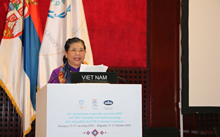 Phó Chủ tịch Quốc hội Tòng Thị Phóng phát biểu tại Phiên thảo luận toàn thể Đại hội đồng IPU-141. Ảnh: TTXVN