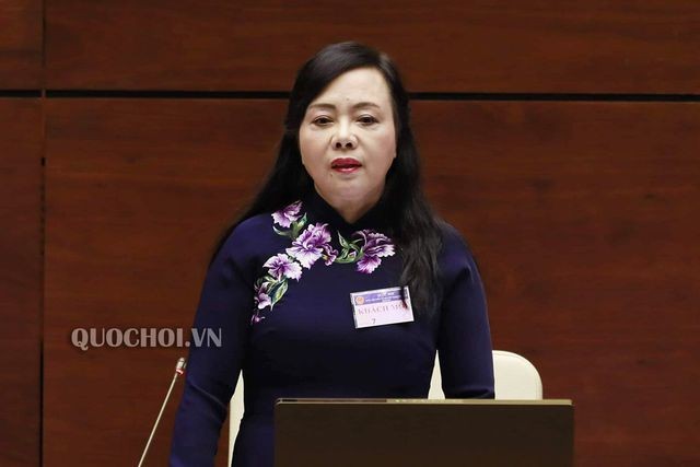 Bộ trưởng Y tế Nguyễn Thị Kim Tiến trong một phiên trả lời chất vấn trước Quốc hội.