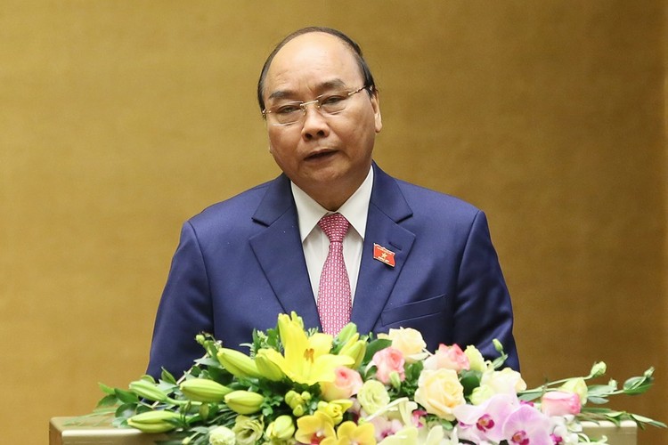 Thủ tướng Nguyễn Xuân Phúc trình bày báo cáo trước Quốc hội. Ảnh VGP