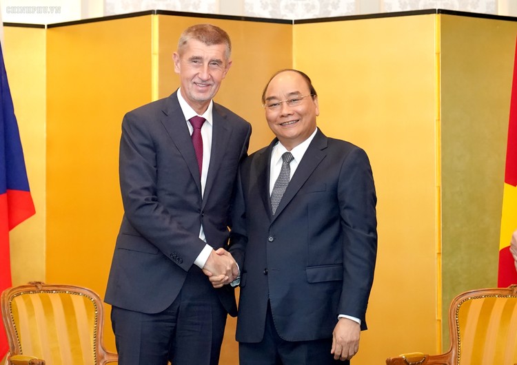 Thủ tướng Nguyễn Xuân Phúc và Thủ tướng Czech Andrei Babis. Ảnh: VGP