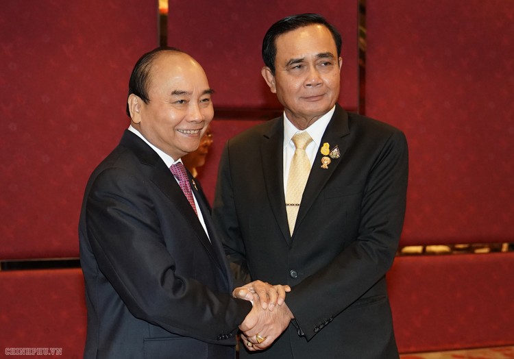 Thủ tướng Nguyễn Xuân Phúc và Thủ tướng Thái Lan Prayut Chan-o-cha. Ảnh: VGP