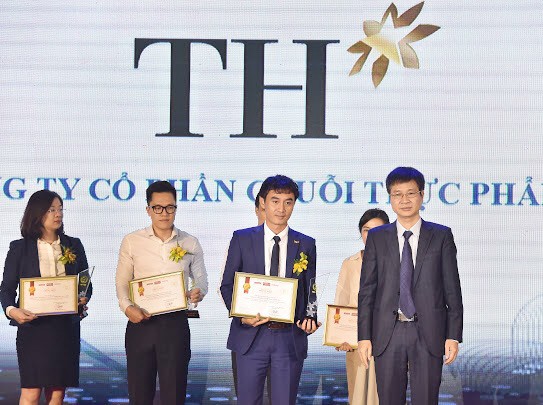 Tập đoàn TH hai lần xướng tên tại Lễ Công bố & vinh danh 100 sản phẩm - dịch vụ Tin & Dùng được người tiêu dùng bình chọn trong năm 2019