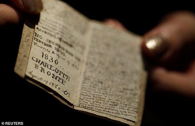 Cuốn sách nhỏ bằng bao diêm từng được thực hiện bởi nữ nhà văn người Anh Charlotte Bronte